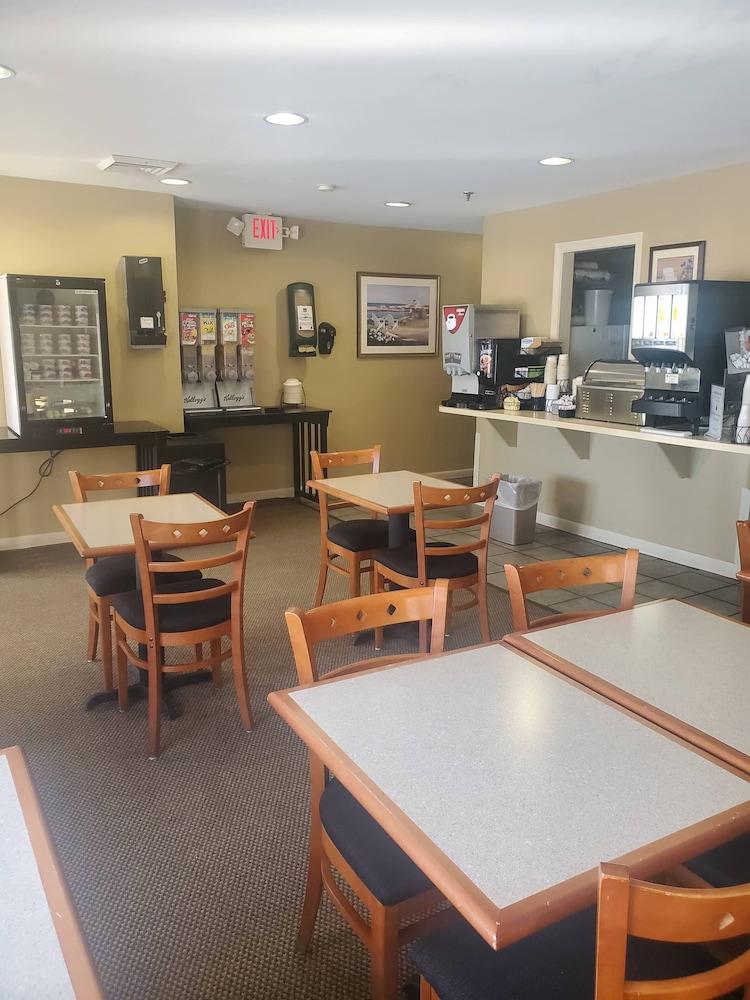 Country Inn At The Mall Bangor Extérieur photo