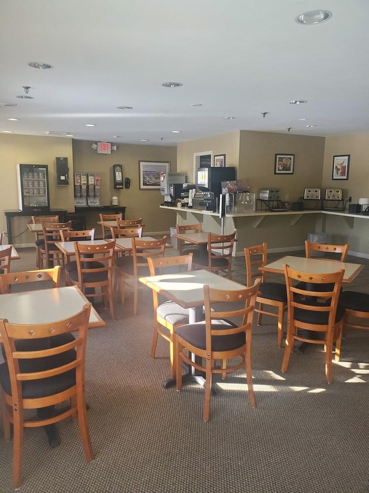 Country Inn At The Mall Bangor Extérieur photo